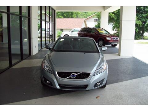 Electric Silver Metallic Volvo C70 T5.  Click to enlarge.