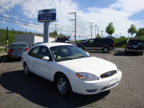 Vibrant White Ford Taurus SEL.  Click to enlarge.