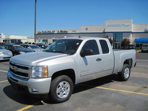 Sheer Silver Metallic Chevrolet Silverado 1500 LT Extended Cab.  Click to enlarge.