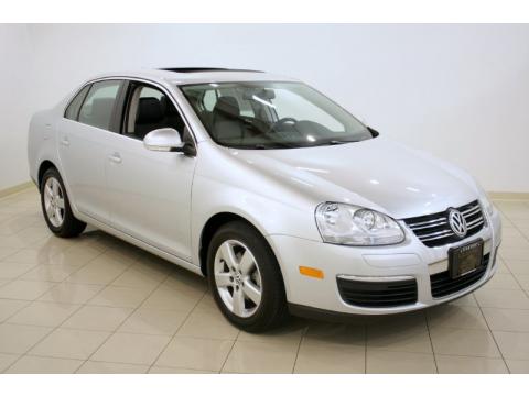 Reflex Silver Metallic Volkswagen Jetta SE Sedan.  Click to enlarge.