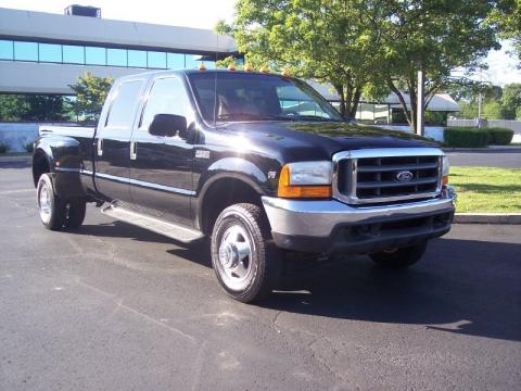 Black Ford F350 Super Duty Lariat Crew Cab 4x4 Dually.  Click to enlarge.