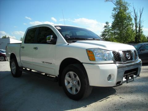 White Nissan Titan LE Crew Cab 4x4.  Click to enlarge.