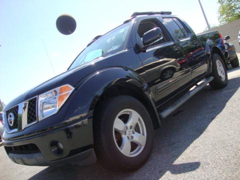 Super Black Nissan Frontier LE Crew Cab 4x4.  Click to enlarge.