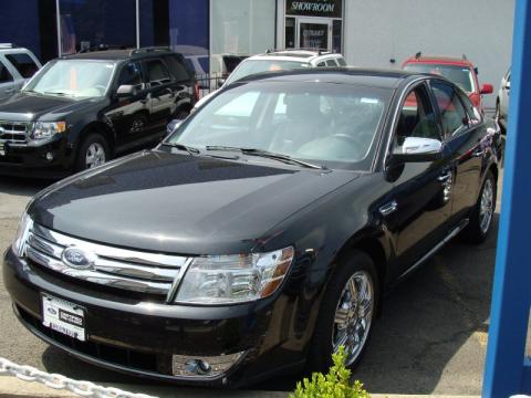 Tuxedo Black Metallic Ford Taurus Limited.  Click to enlarge.