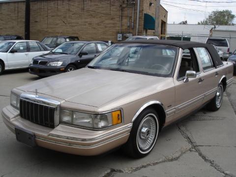 Mocha Frost Metallic Lincoln Town Car Executive.  Click to enlarge.