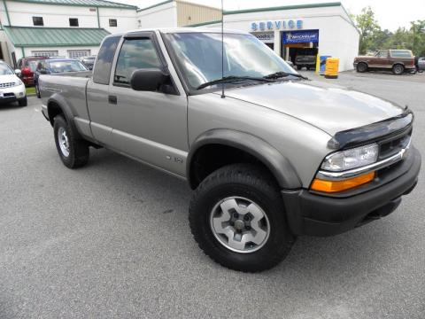 Light Pewter Metallic Chevrolet S10 ZR2 Extended Cab 4x4.  Click to enlarge.