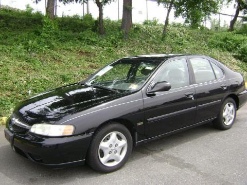 Super Black Nissan Altima GXE.  Click to enlarge.