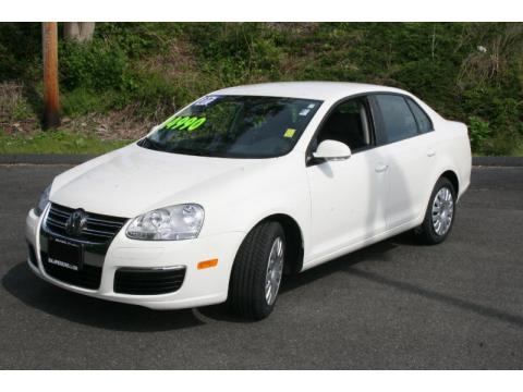 Campanella White Volkswagen Jetta 2.5 Sedan.  Click to enlarge.