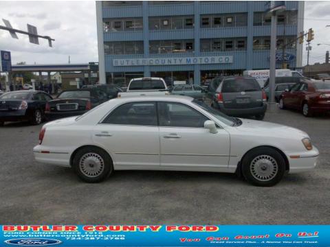 Nordic White Hyundai XG300 Sedan.  Click to enlarge.