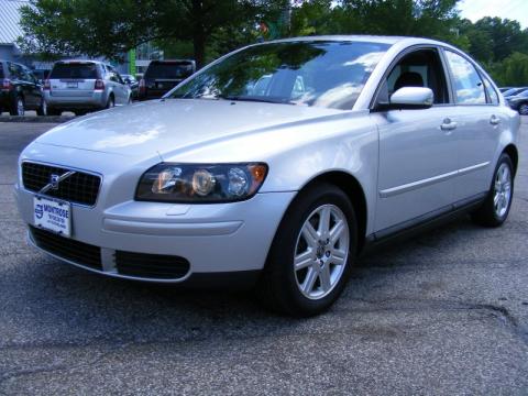 Electric Silver Metallic Volvo S40 2.4i.  Click to enlarge.