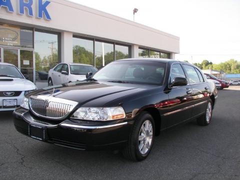 Black Lincoln Town Car Executive L.  Click to enlarge.