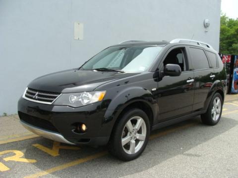 Labrador Black Pearl Mitsubishi Outlander XLS 4WD.  Click to enlarge.