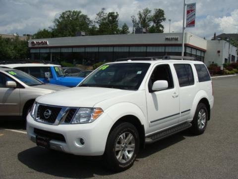 Avalanche White 2008 Nissan Pathfinder LE 4x4 with Russet Brown interior 