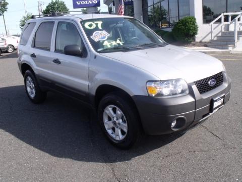 Silver Metallic Ford Escape XLT V6 4WD.  Click to enlarge.
