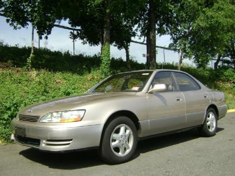 Cashmere Beige Metallic Lexus ES 300.  Click to enlarge.