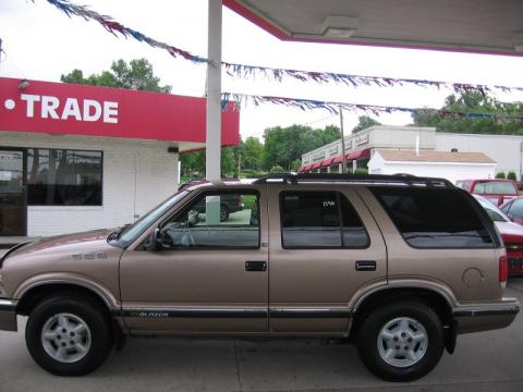 Medium Beige Mystique Metallic Chevrolet Blazer LS 4x4.  Click to enlarge.