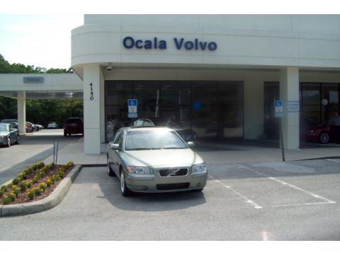 Willow Green Metallic Volvo S60 2.5T.  Click to enlarge.