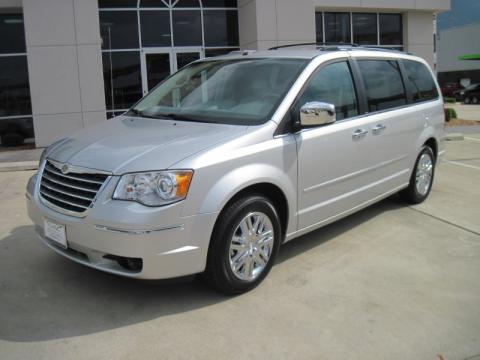 Bright Silver Metallic Chrysler Town & Country Limited.  Click to enlarge.