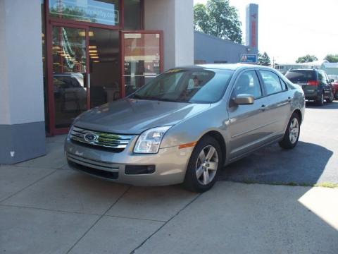 Vapor Silver Metallic Ford Fusion SE.  Click to enlarge.