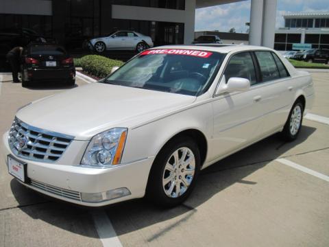 White Diamond Tricoat Cadillac DTS .  Click to enlarge.