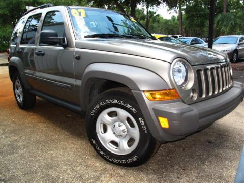 Light Khaki Metallic Jeep Liberty Sport.  Click to enlarge.