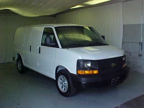 Summit White Chevrolet Express 1500 Cargo Van.  Click to enlarge.
