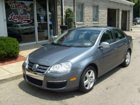 Platinum Grey Metallic Volkswagen Jetta SE Sedan.  Click to enlarge.