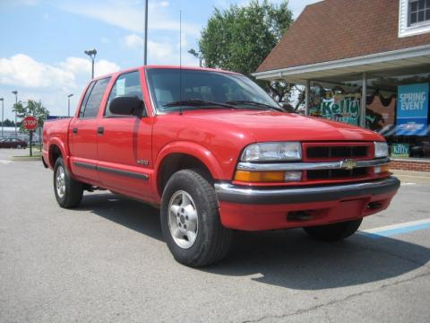 Victory Red Chevrolet S10 LS Crew Cab 4x4.  Click to enlarge.