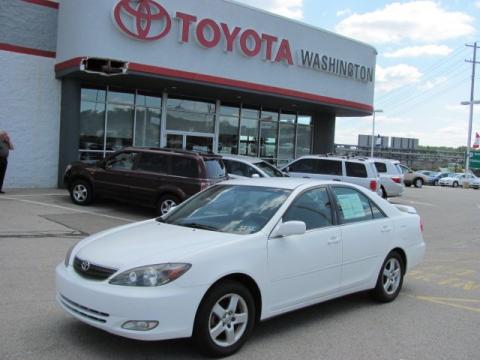 Super White Toyota Camry SE.  Click to enlarge.