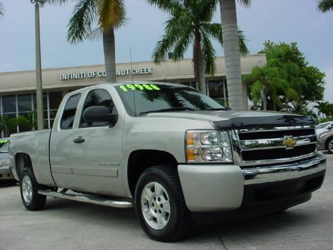 Silver Birch Metallic Chevrolet Silverado 1500 LT Extended Cab.  Click to enlarge.