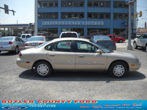 Light Prairie Tan Metallic Ford Taurus SE.  Click to enlarge.