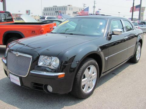 Brilliant Black Crystal Pearl Chrysler 300 C HEMI AWD.  Click to enlarge.