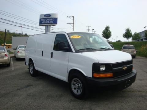 Summit White Chevrolet Express 1500 Cargo Van.  Click to enlarge.