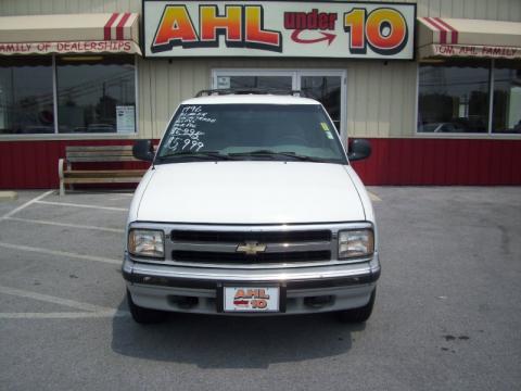 Summit White Chevrolet Blazer LS 4x4.  Click to enlarge.