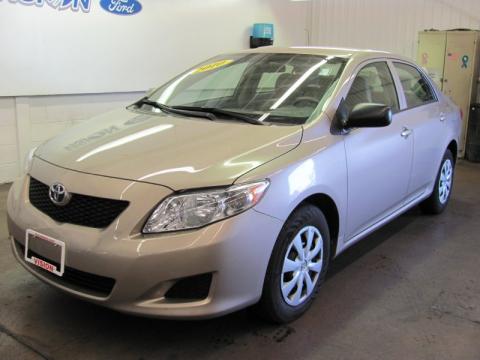 Classic Silver Metallic Toyota Corolla .  Click to enlarge.