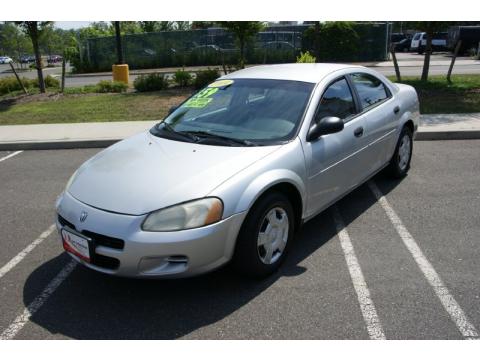 Bright Silver Metallic Dodge Stratus SE Sedan.  Click to enlarge.