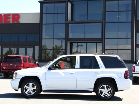 Summit White Chevrolet TrailBlazer LS 4x4.  Click to enlarge.
