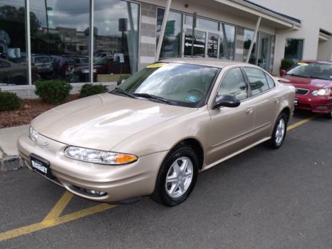 Sandstone Metallic Oldsmobile Alero GL Sedan.  Click to enlarge.