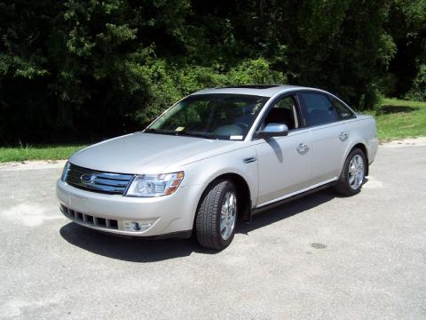 Brilliant Silver Metallic Ford Taurus Limited.  Click to enlarge.