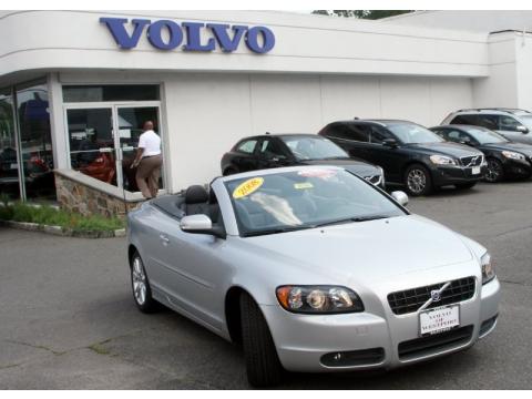Silver Metallic Volvo C70 T5.  Click to enlarge.