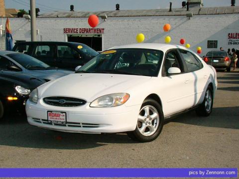 Vibrant White Ford Taurus SE.  Click to enlarge.