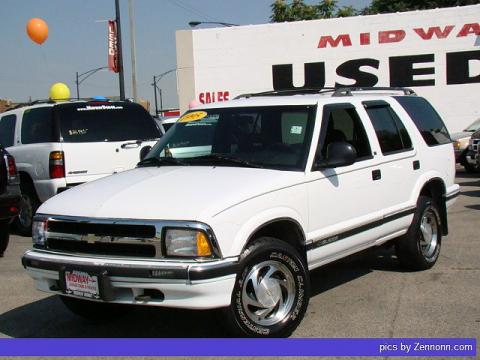 White Chevrolet Blazer LT 4x4.  Click to enlarge.