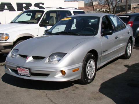 Ultra Silver Metallic Pontiac Sunfire SE Sedan.  Click to enlarge.