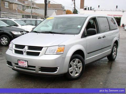Bright Silver Metallic Dodge Grand Caravan SE.  Click to enlarge.
