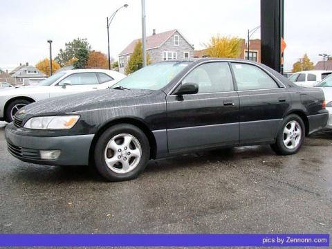 Black Lexus ES 300.  Click to enlarge.