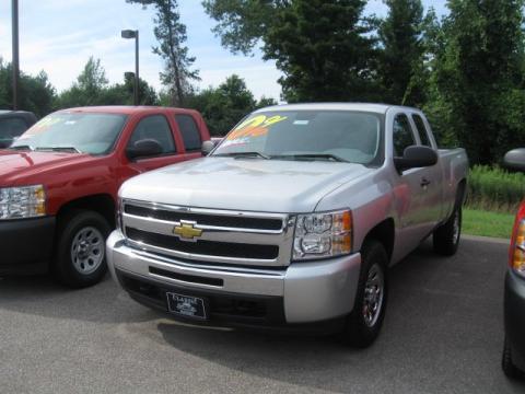 Sheer Silver Metallic Chevrolet Silverado 1500 LS Extended Cab 4x4.  Click to enlarge.