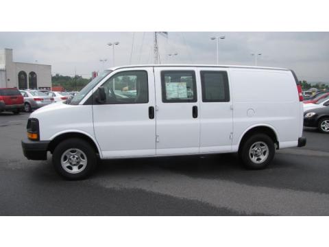 Summit White Chevrolet Express 1500 Cargo Van.  Click to enlarge.