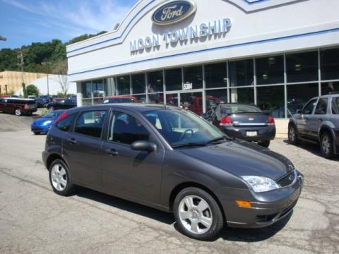 Liquid Grey Metallic Ford Focus ZX5 SES Hatchback.  Click to enlarge.