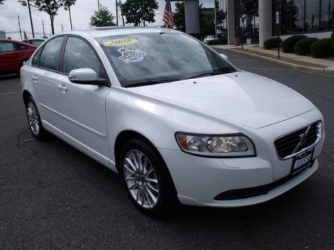 Ice White Volvo S40 T5 AWD.  Click to enlarge.