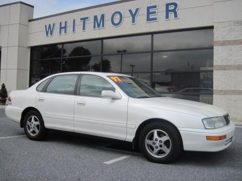 Super White Toyota Avalon XLS.  Click to enlarge.